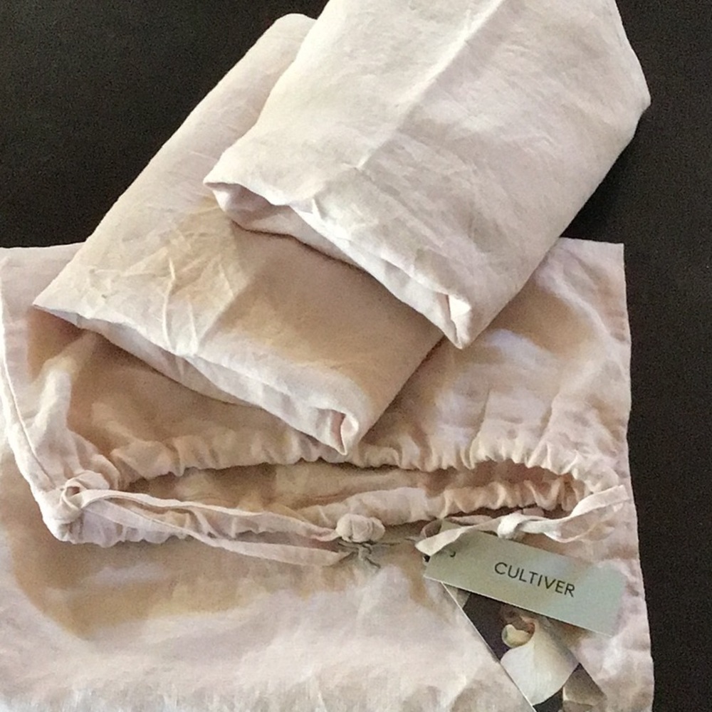 CULTIVER 100% linen blush colored pillow shams